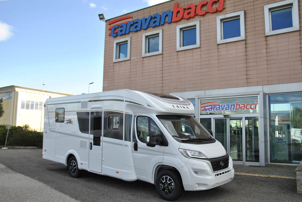 laika-kosmo512emblema-caravanbacci