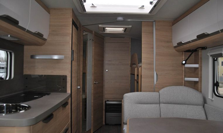 knaus-sudwind580qs-caravanbacci