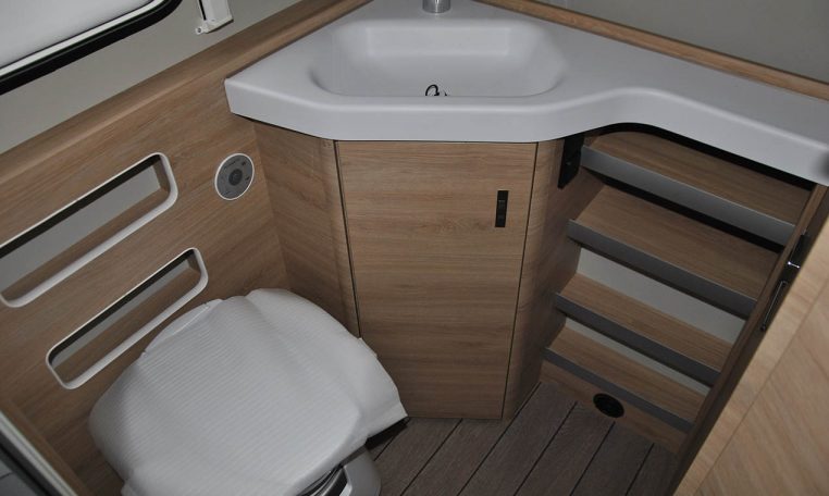 knaus-sudwind580qs-caravanbacci