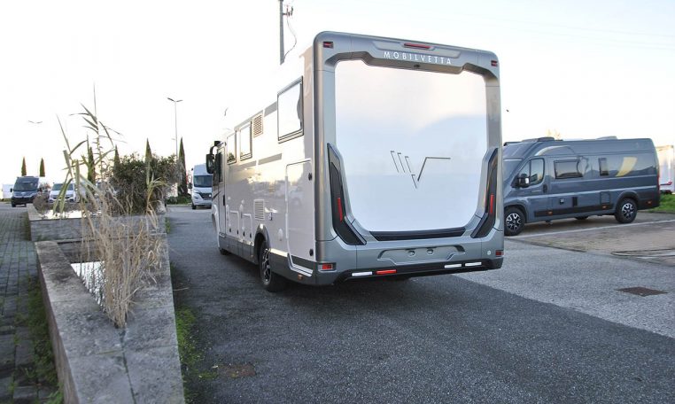 mobilvetta-kyacht64-caravanbacci