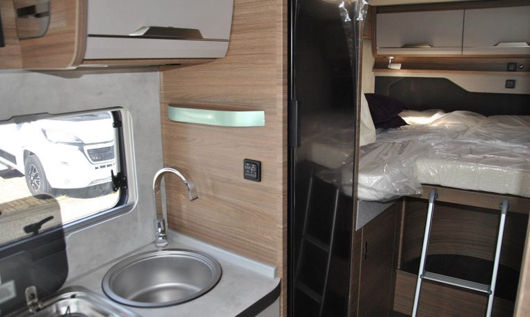 knaus-vanwave640manvansation-caravanbacci