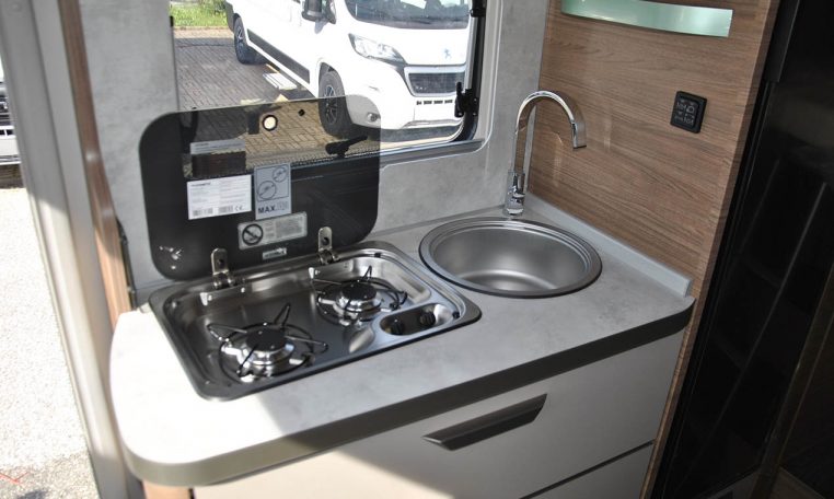 knaus-vanwave640manvansation-caravanbacci