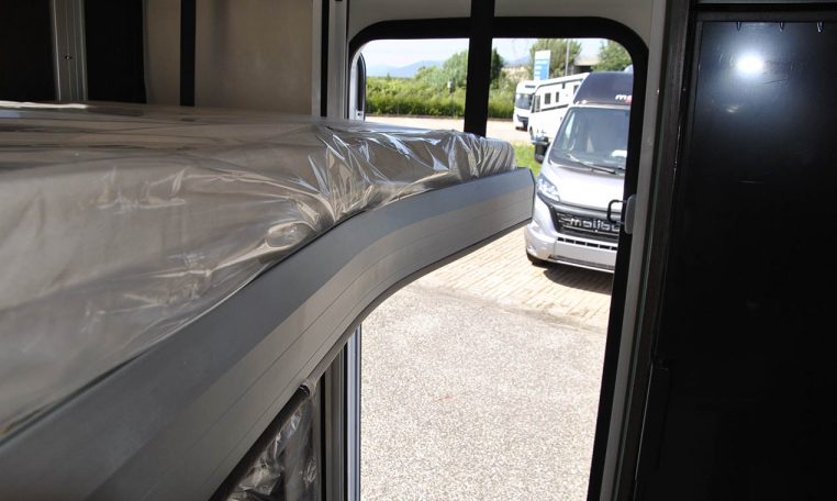 mclouis-mc4279-caravanbacci