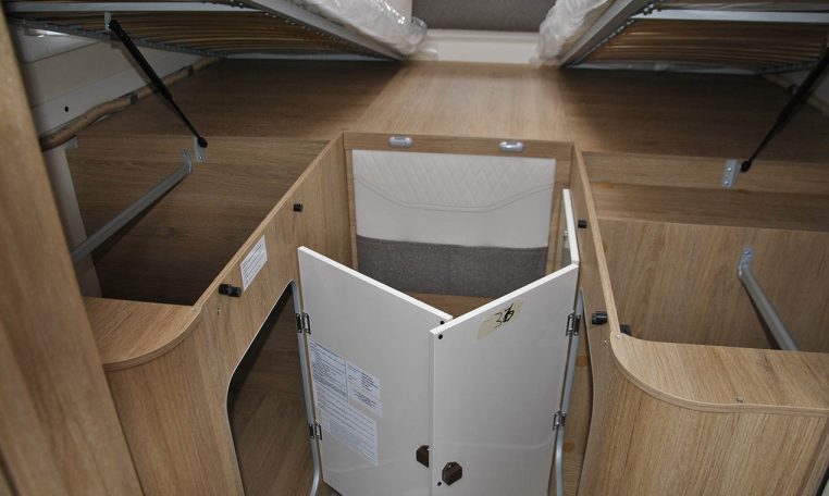 rollerteam-zefiro285tl-caravanbacci