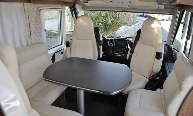 carthago-compact143-caravanbacci