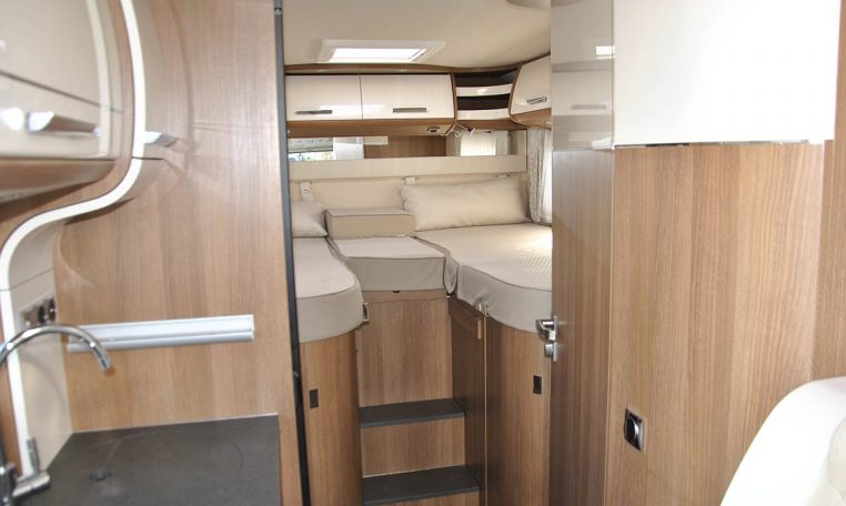 carthago-compact143-caravanbacci