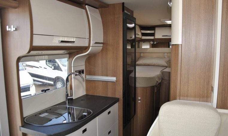 carthago-compact143-caravanbacci