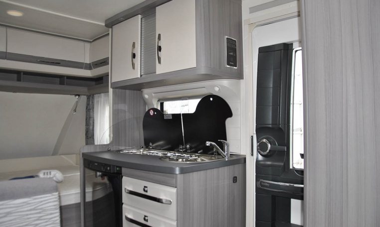 hobby-ontour390-caravanbacci