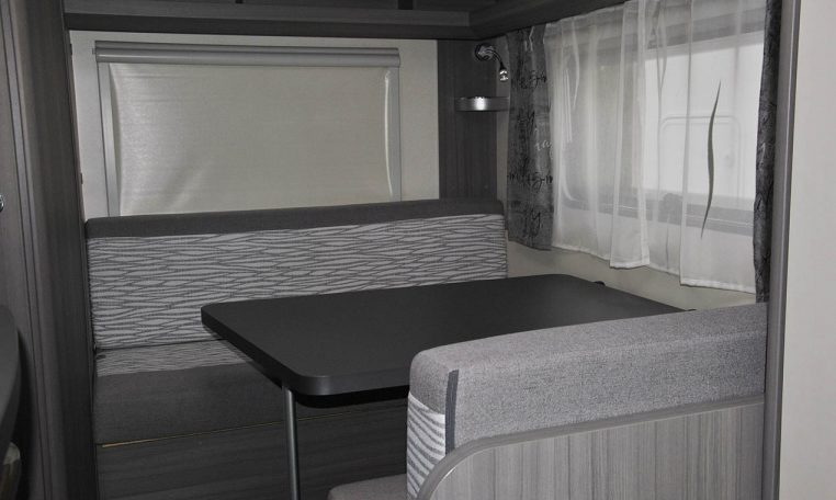 hobby-ontour390-caravanbacci
