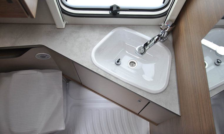 knaus-sport460eu-caravanbacci