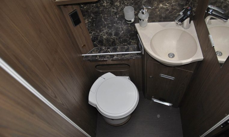 hymer-b704sl-caravanbacci