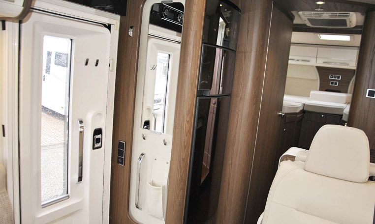 hymer-b704sl-caravanbacci