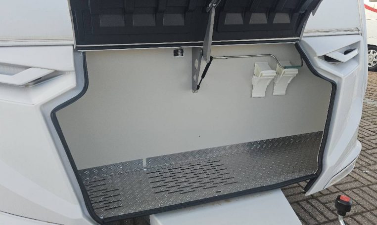 knaus-sport500kd-caravanbacci