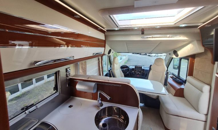 mobilvetta-kyacht89-caravanbacci