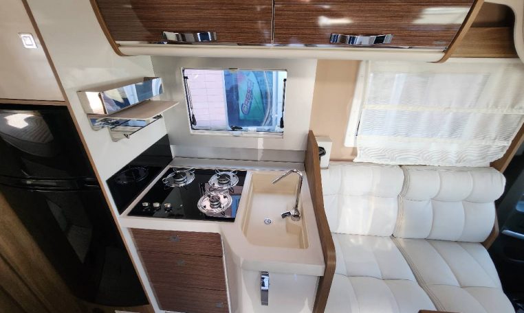 mobilvetta-kyacht64-caravanbacci