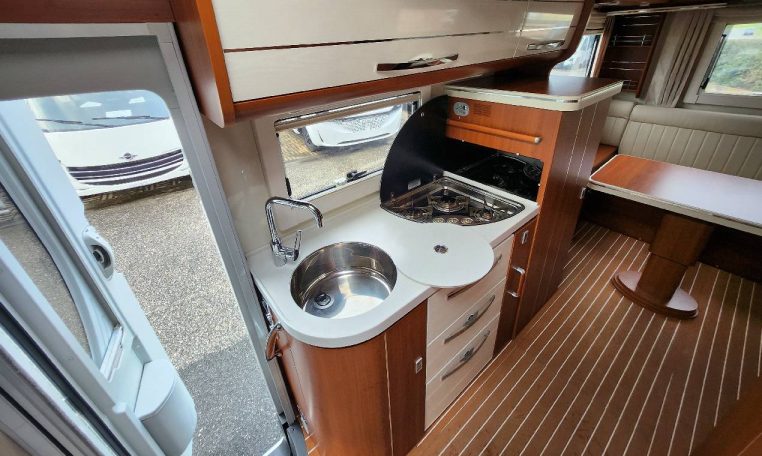 mobilvetta-kyacht80-caravanbacci