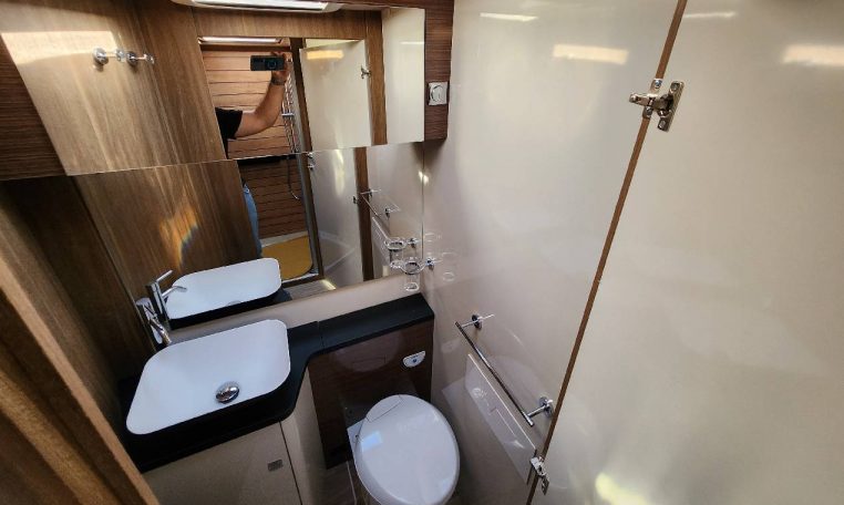 mobilvetta-kyacht90-caravanbacci