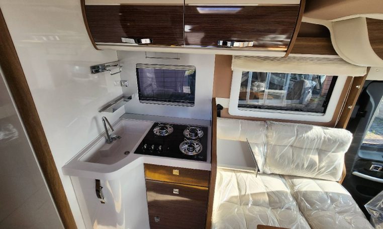 mobilvetta-kyacht90-caravanbacci
