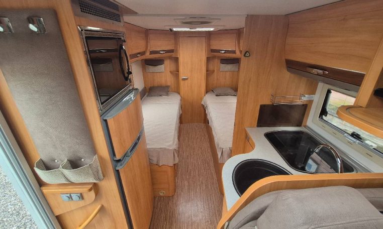 adria-coral670slt-caravanbacci