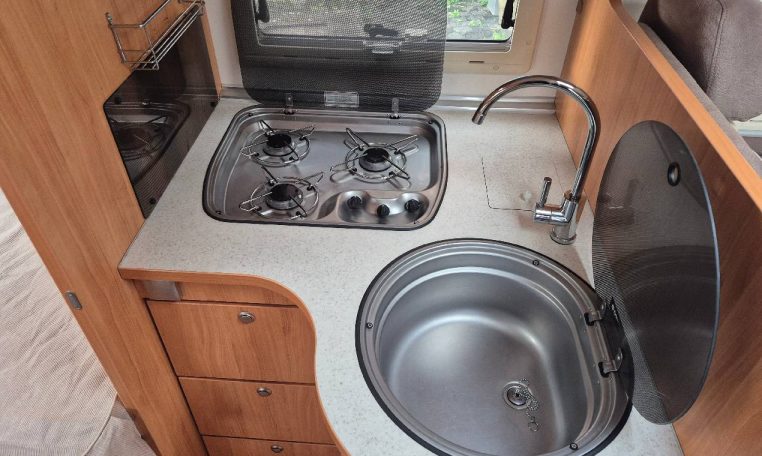 adria-coral670slt-caravanbacci
