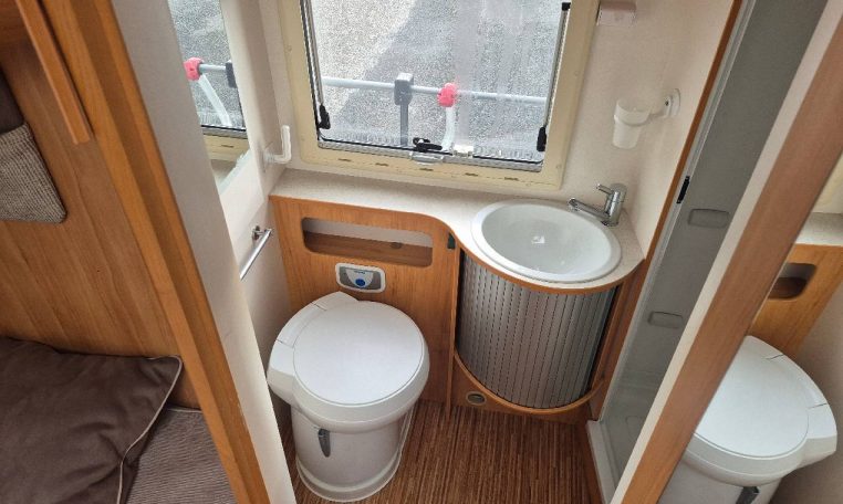 adria-coral670slt-caravanbacci