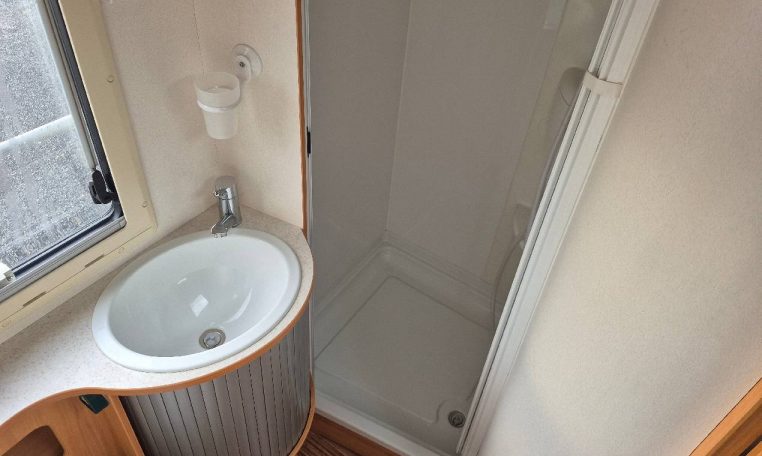 adria-coral670slt-caravanbacci