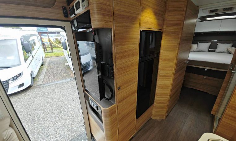 adria-sonic810scsupreme-caravanbacci
