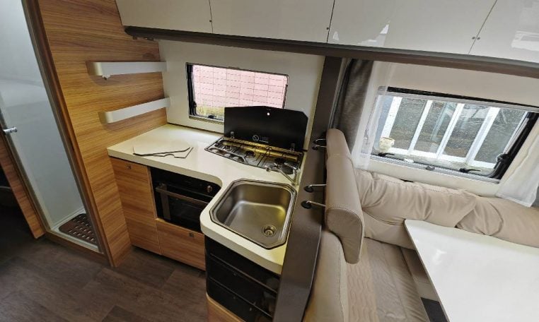 adria-sonic810scsupreme-caravanbacci