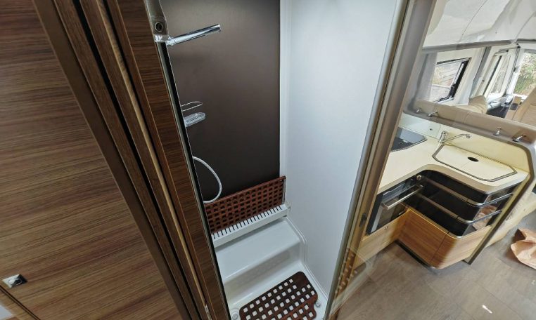 adria-sonic810scsupreme-caravanbacci