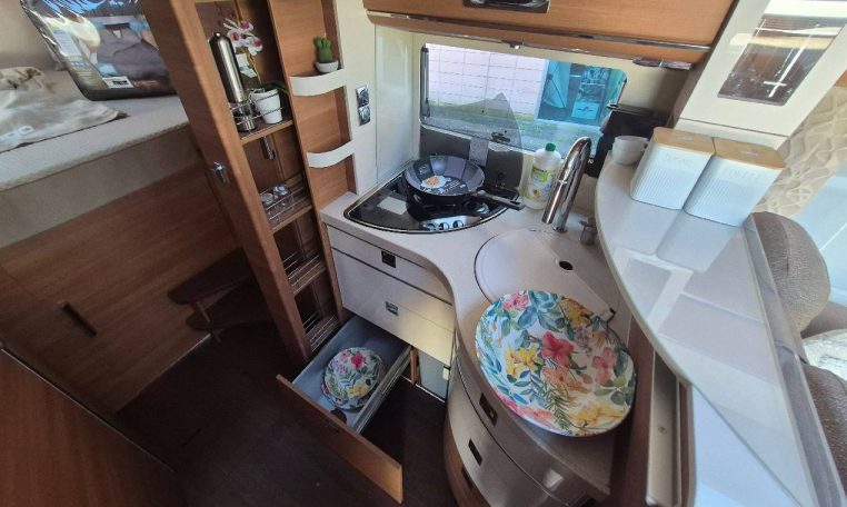carthago-c-line4.2-caravanbacci
