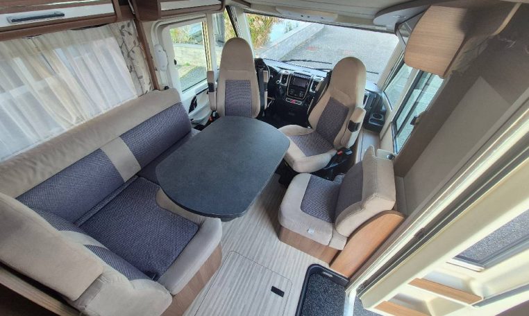 carthago-compact143-caravanbacci