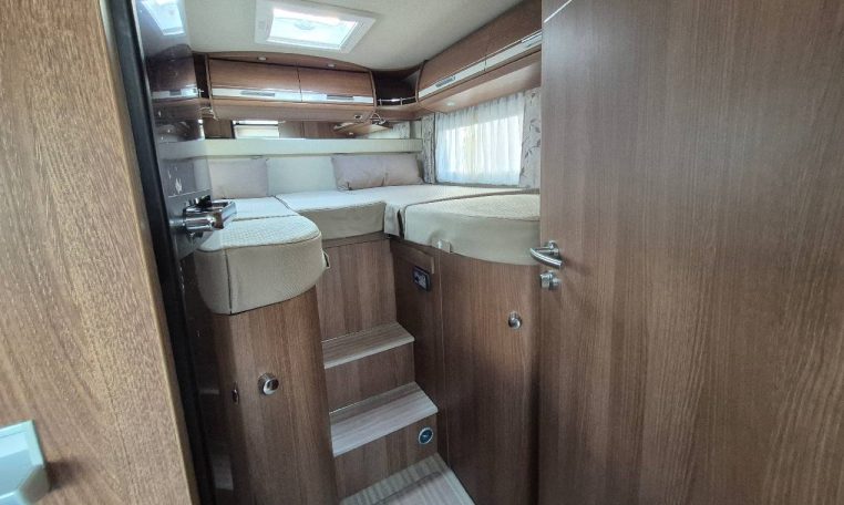 carthago-compact143-caravanbacci