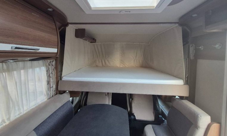 carthago-compact143-caravanbacci