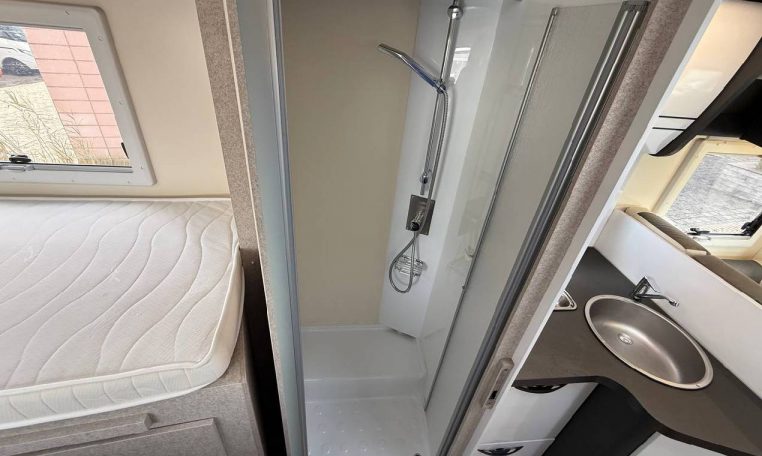 mclouis-mc4373-caravanbacci