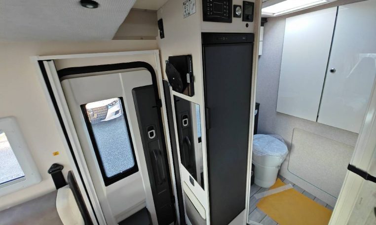 mclouis-mc4377slim-caravanbacci