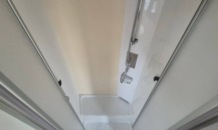 mclouis-mc4379-caravanbacci