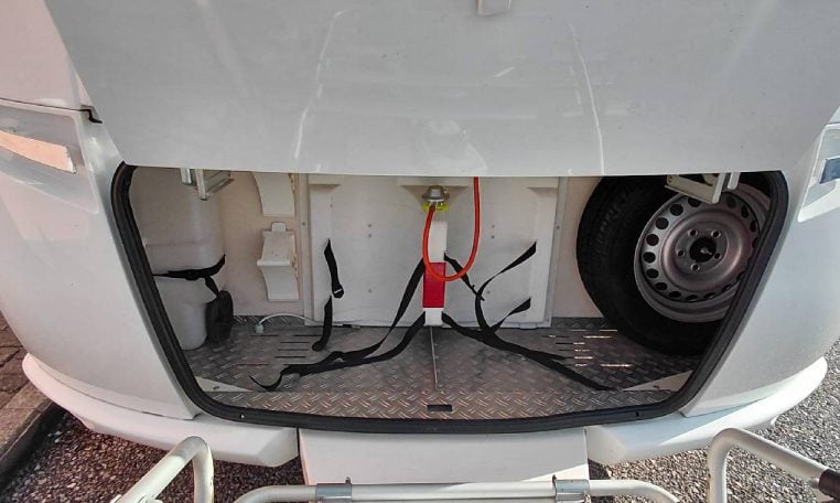 fendt-390fhbiancosel-caravanbacci