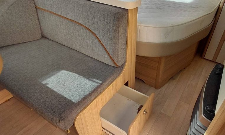 fendt-390fhbiancosel-caravanbacci