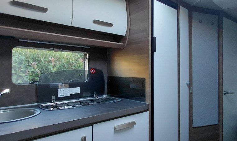 knaus-sport500kdsilversel-caravanbacci