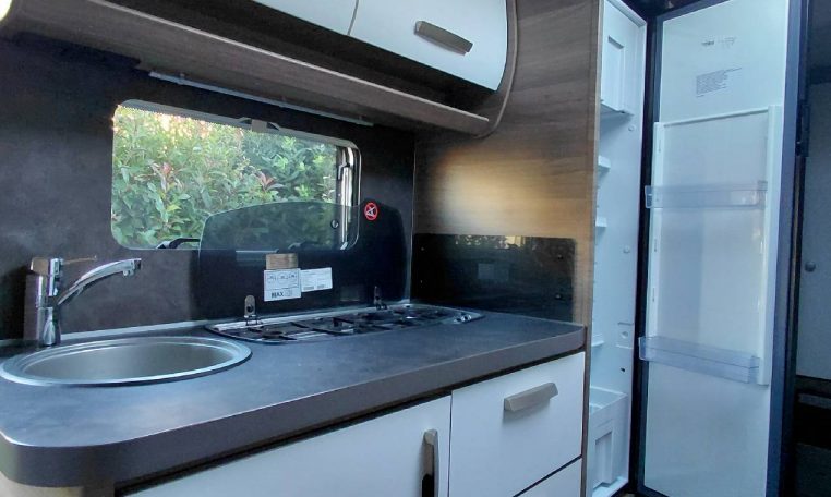 knaus-sport500kdsilversel-caravanbacci