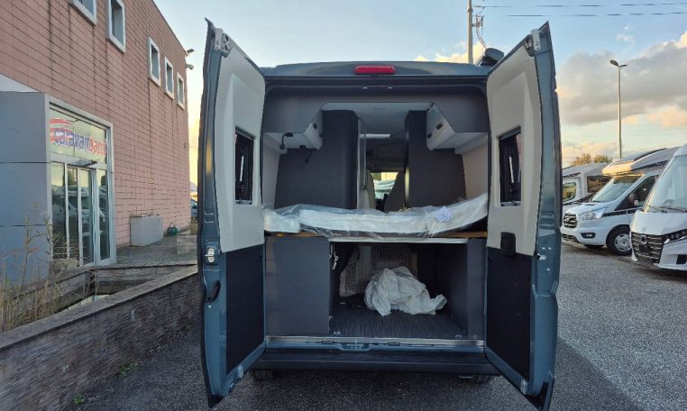 mclouis-menfys3-caravanbacci