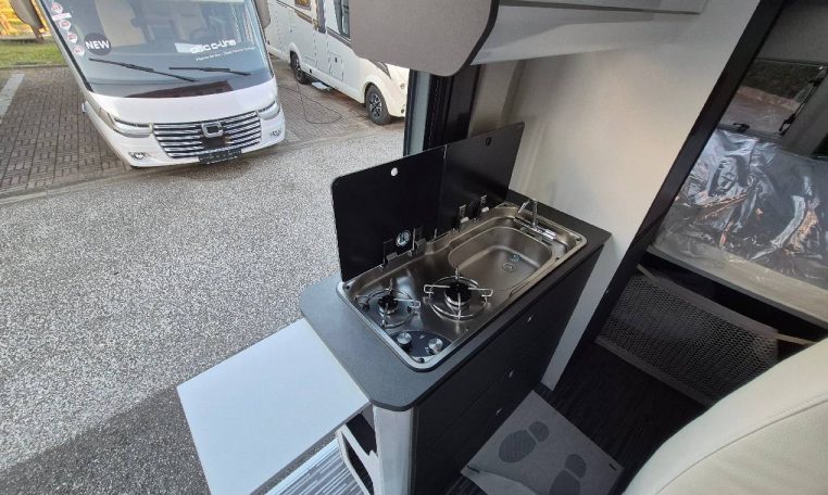 mclouis-menfys3-caravanbacci