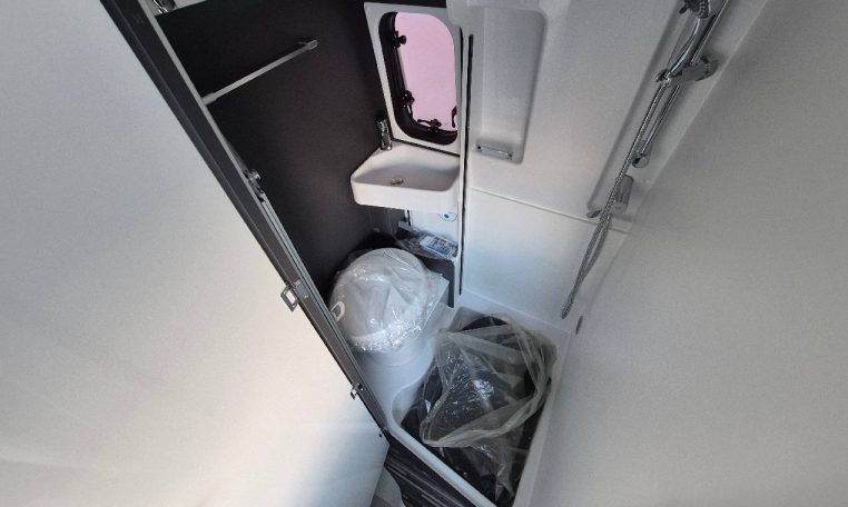 mclouis-menfys3-caravanbacci