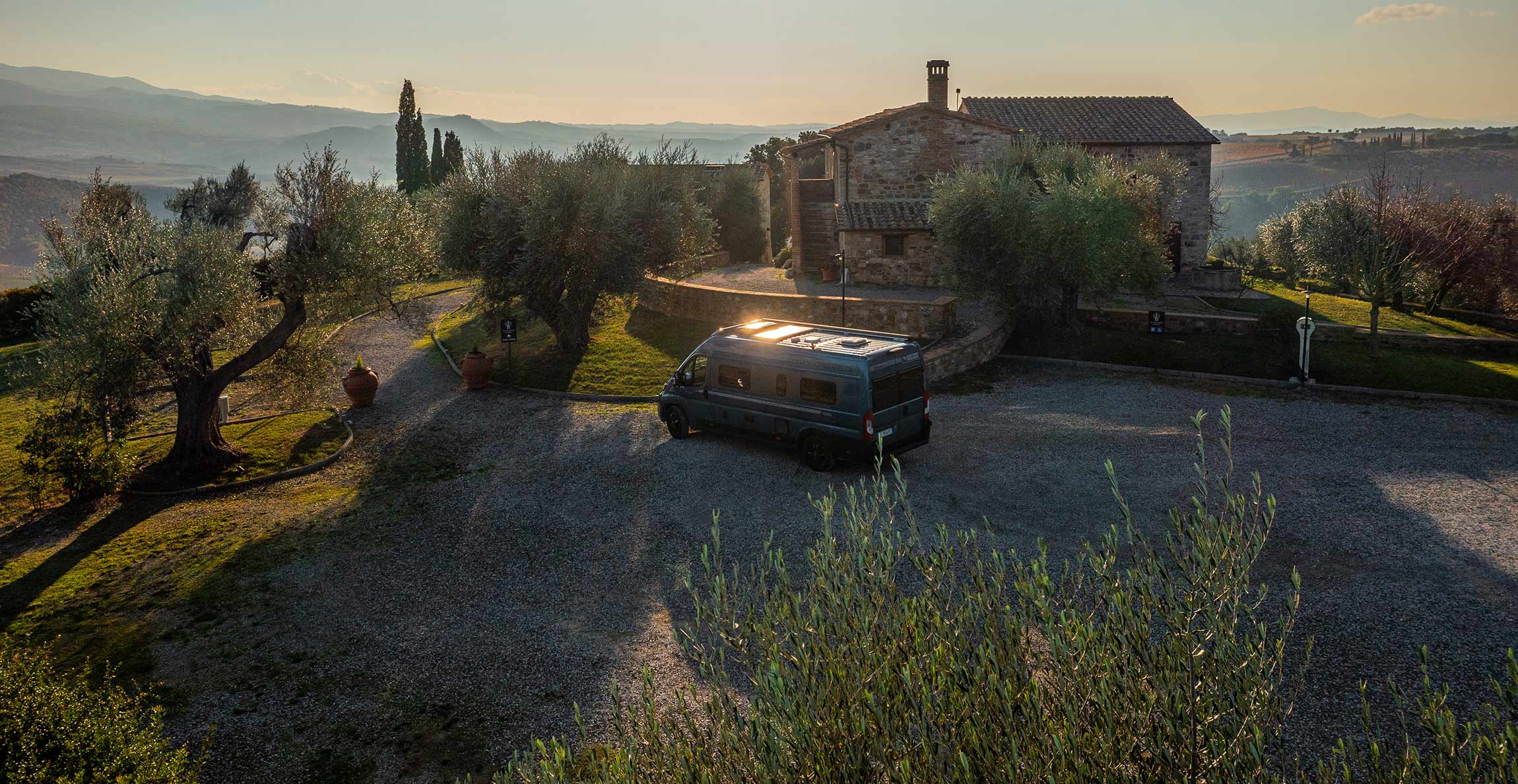 Slide 2 - Caravanbacci