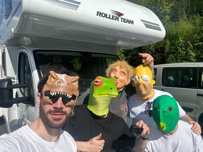 Gabriele e amici in viaggio con un nostro camper Gabriele e amici in viaggio con un nostro camper