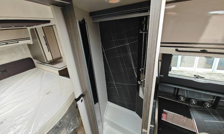 mclouis-mc4879-caravanbacci