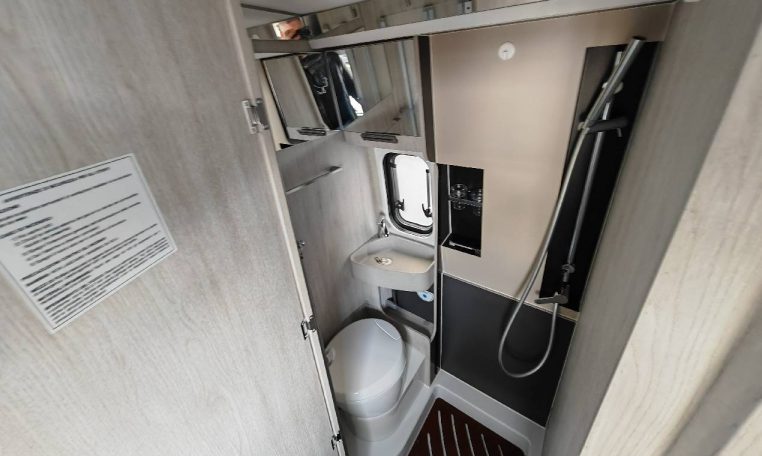 rollerteam-livingstoneduoxl-caravanbacci