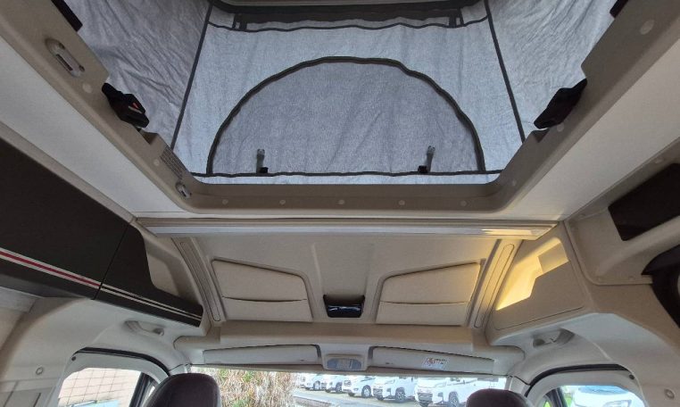 rollerteam-livingstoneduoxlpopup-caravanbacci