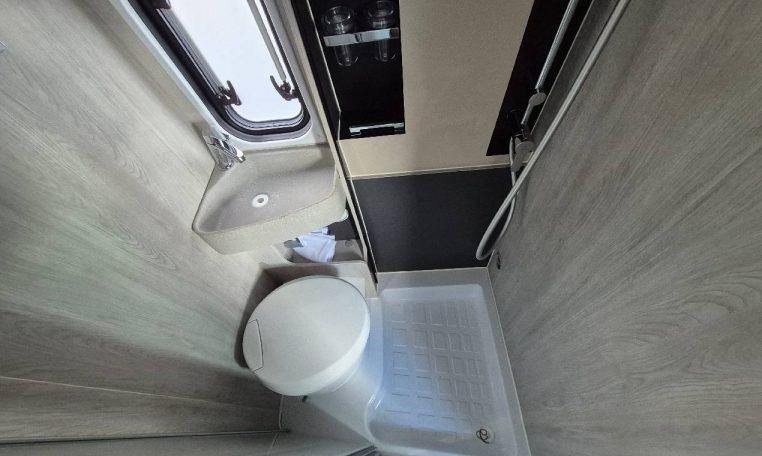 rollerteam-livingstoneduoxlpopup-caravanbacci