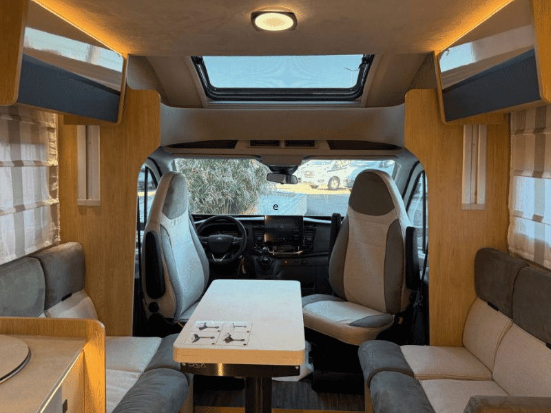 Camper vs Hotel Camper vs Hotel